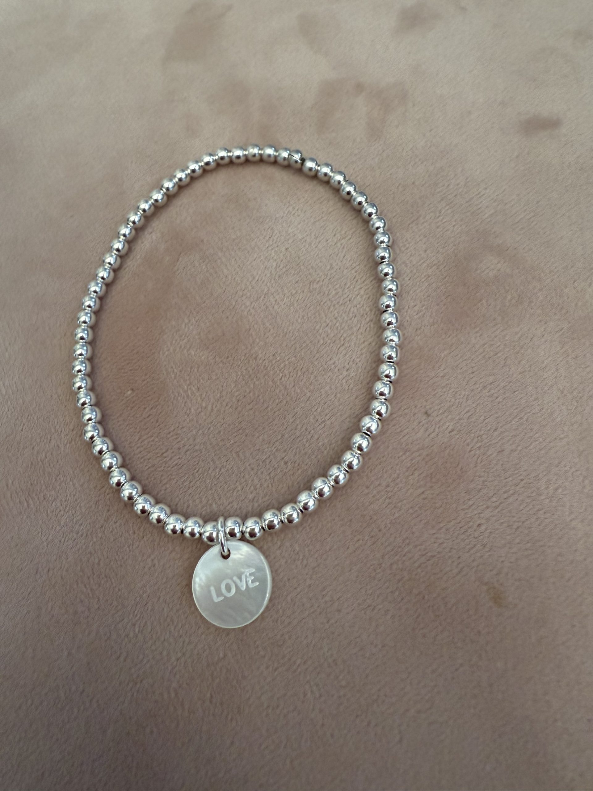 Bracelet élastique perles en argent 3 mm et médaille nacre au choix , trèfle ou médaille 1 Bracelet élastique perles en argent 3 mm et médaille nacre au choix , trèfle ou médaille