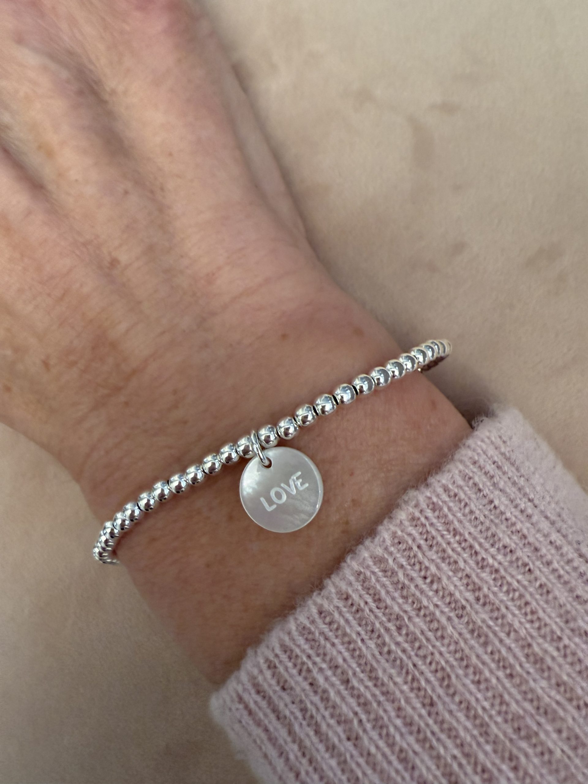 Bracelet élastique perles en argent 3 mm et médaille nacre au choix , trèfle ou médaille 2 Bracelet élastique perles en argent 3 mm et médaille nacre au choix , trèfle ou médaille