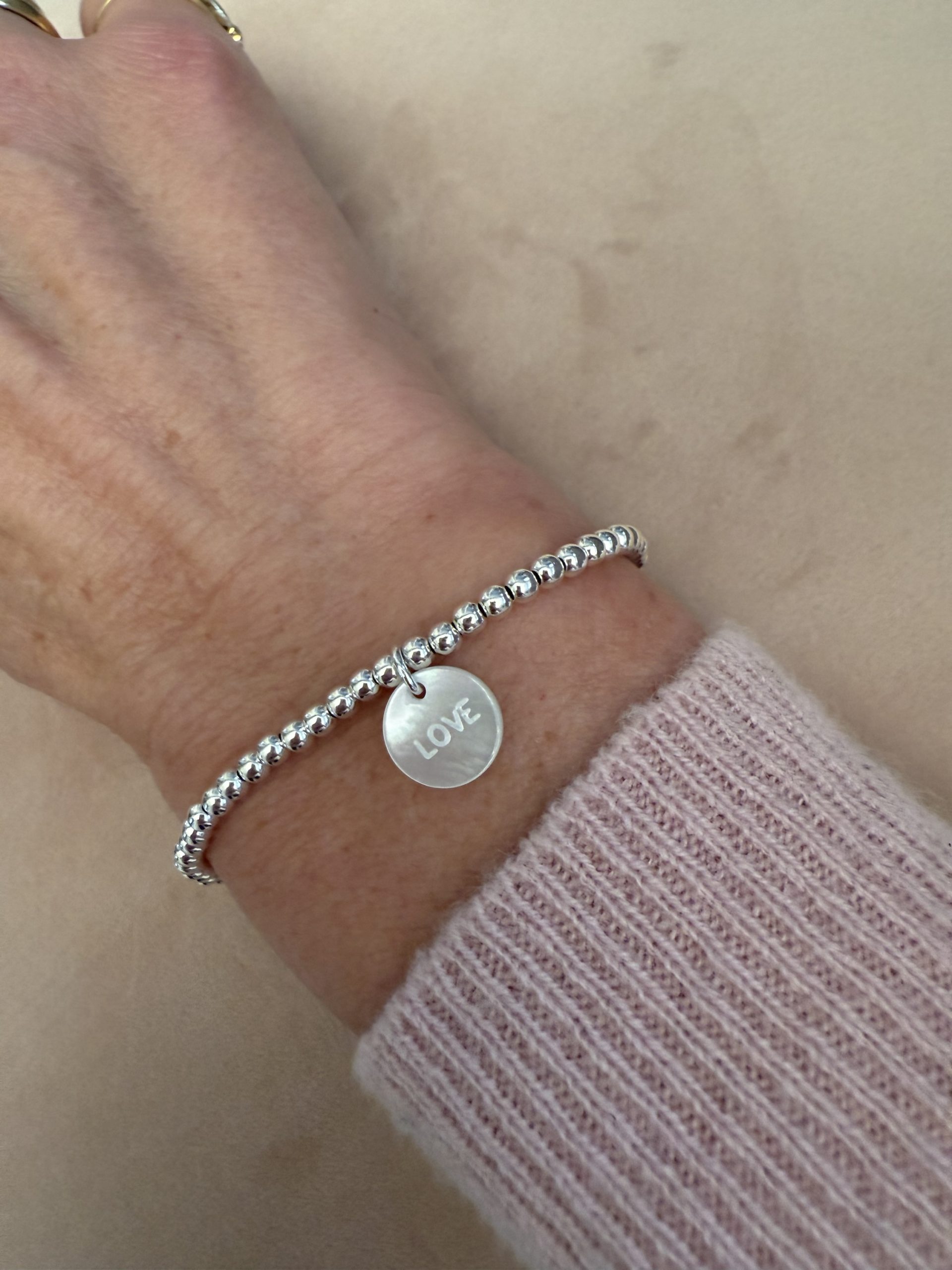 Bracelet élastique perles en argent 3 mm et médaille nacre au choix , trèfle ou médaille 4 Bracelet élastique perles en argent 3 mm et médaille nacre au choix , trèfle ou médaille