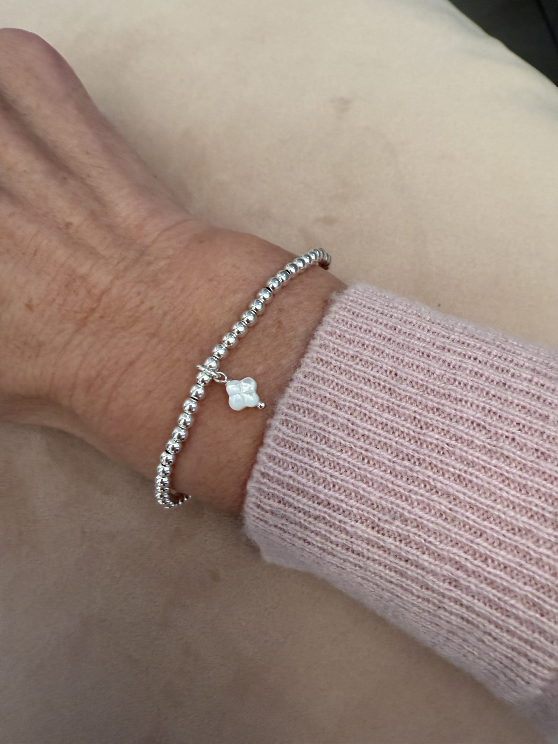 Bracelet élastique perles en argent 3 mm et médaille nacre au choix , trèfle ou médaille 5 Bracelet élastique perles en argent 3 mm et médaille nacre au choix , trèfle ou médaille