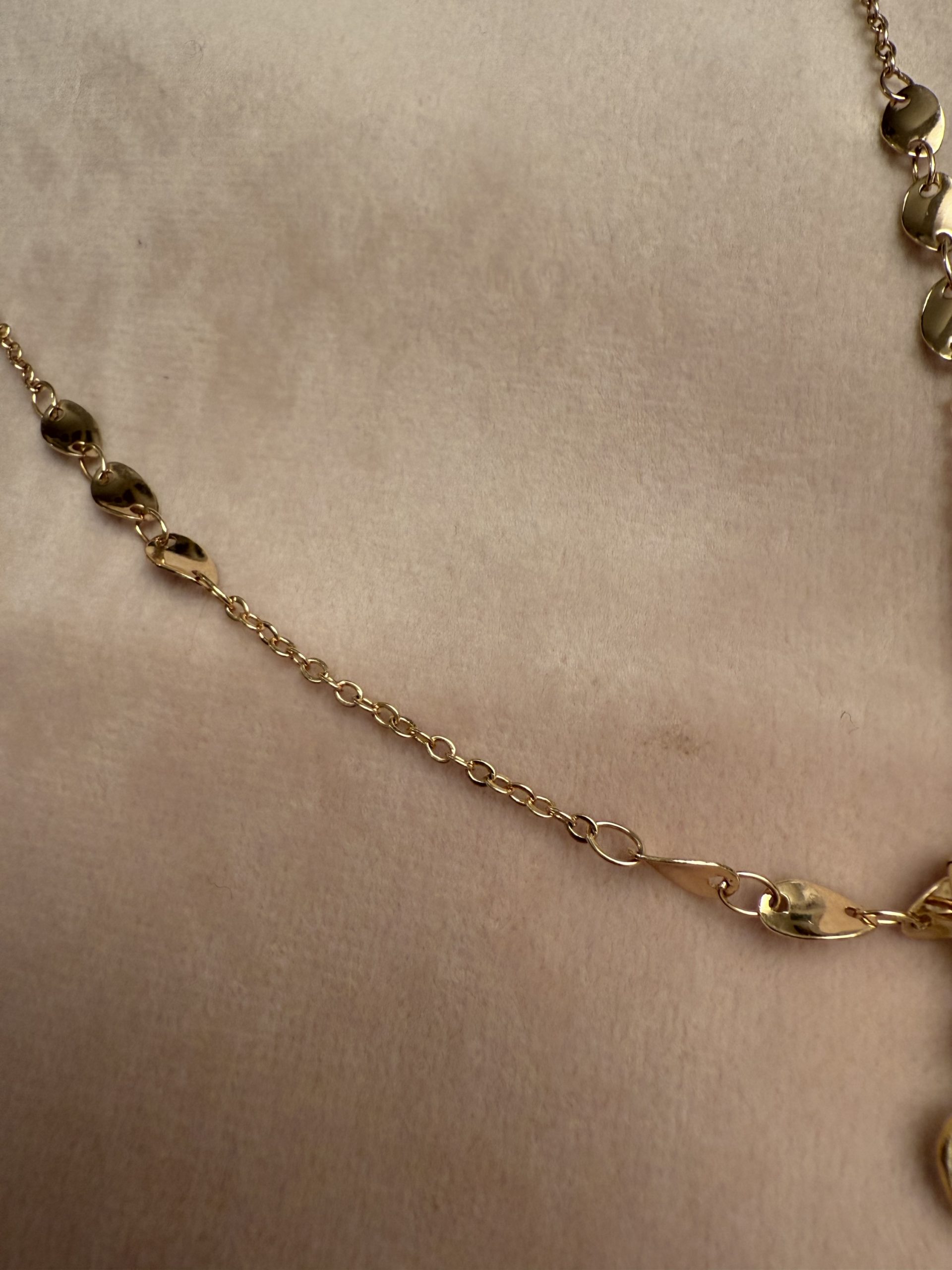 Collier en plaqué or réglable 40/45 cm maille volute et pendentif trèfle fleur en pierre de lune 18mm 3 Collier en plaqué or réglable 40/45 cm maille volute et pendentif trèfle fleur en pierre de lune 18mm