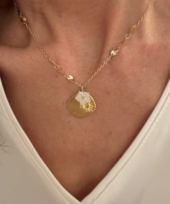 Collier Chantilly en plaqué or et fleur en nacre